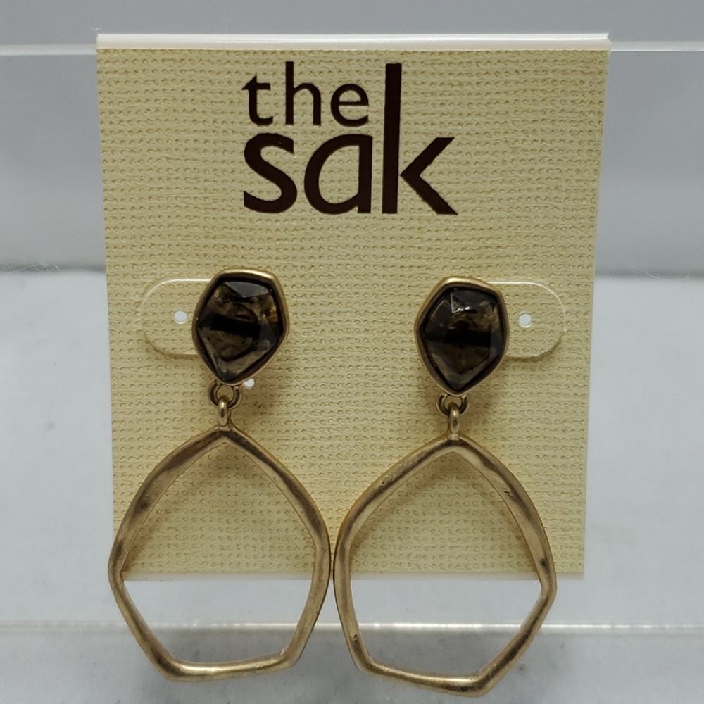 The sak gold dangle earrings with natural color stone